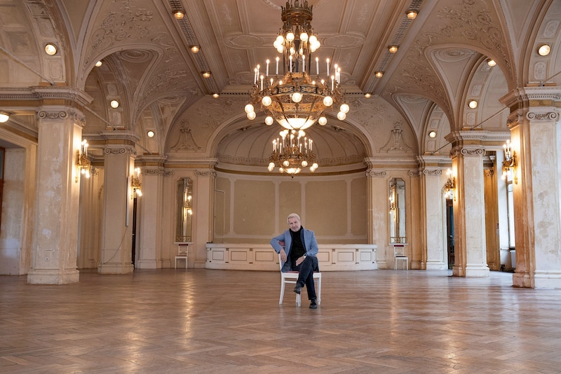 Zeller möchte wieder Leben in die wunderschönen Räume des Hotels bringen. Das gelingt jedoch nur, wenn zu den 80 betehenden Zimmern im Hotel weitere Räume durch Zubauten geschaffen werden.  (Bild: Doris_SEEBACHER)