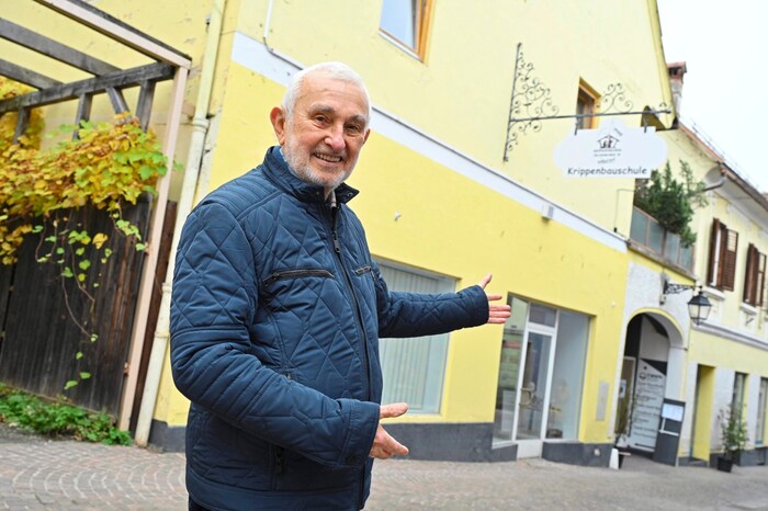 Der Feldkirchner Heinz Eichler (84) ist von der ersten Stunde an im Krippenbauverein aktiv.