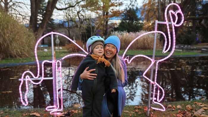 Willi uns seine Mama waren angetan von den Flamingos vorm Hofgarten-Teich.