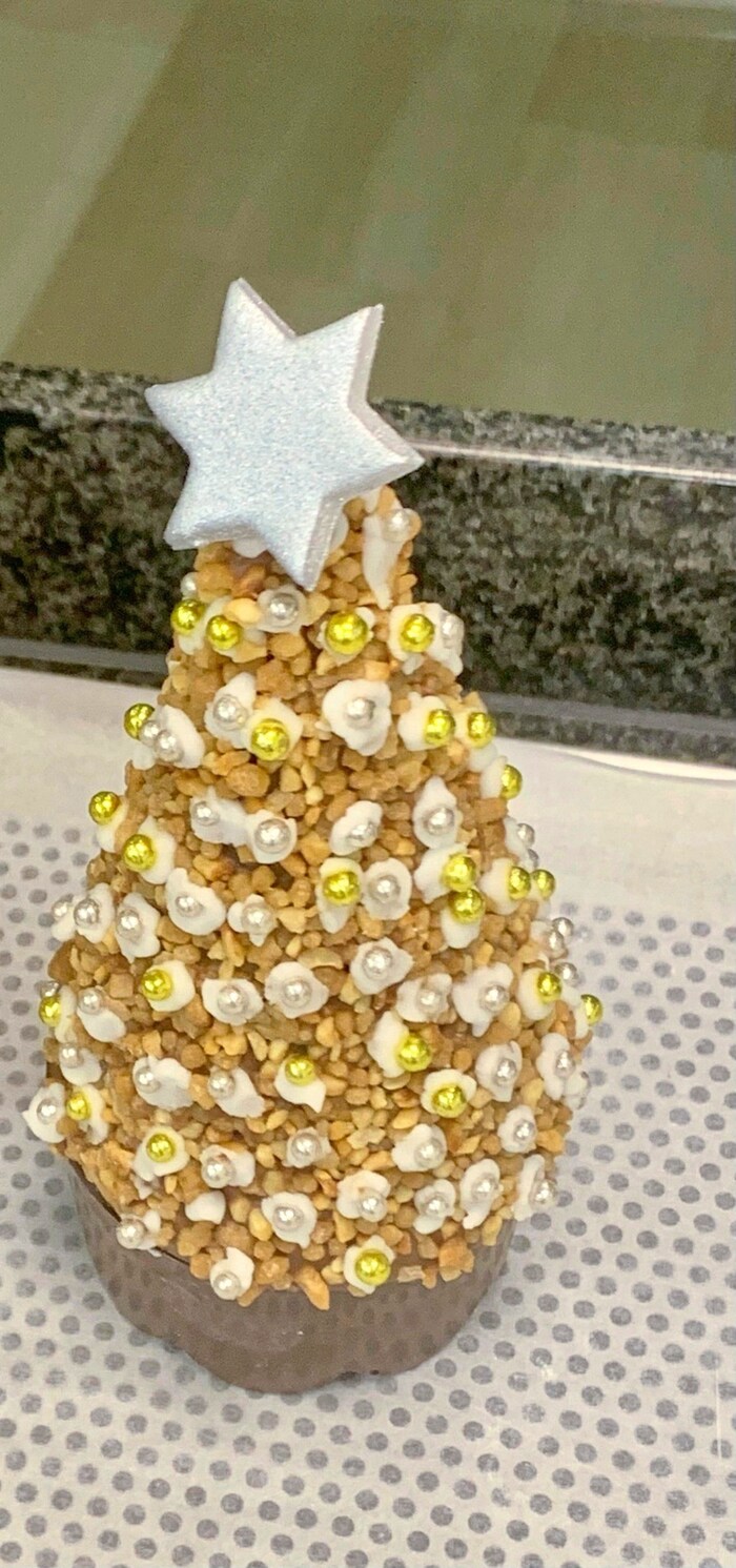 The decoration of the golden Christmas trees is elaborate.