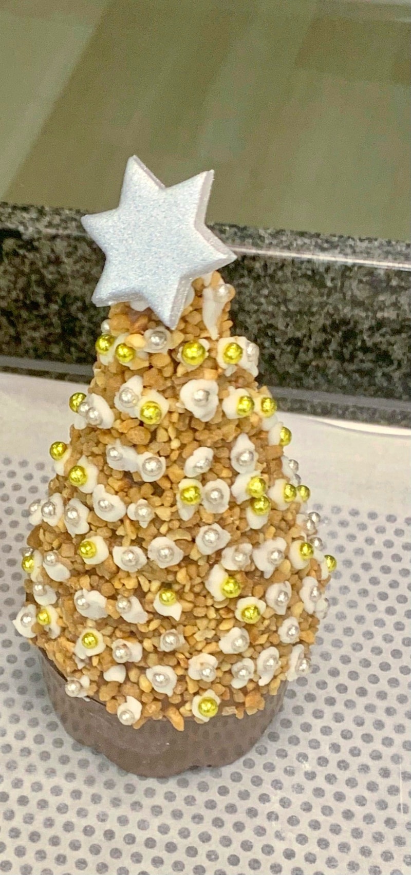 The decoration of the golden Christmas trees is elaborate. (Bild: Wassermann Kerstin)