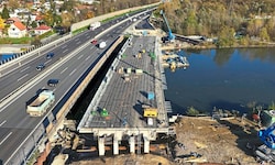 Auf der A2 bei Graz werden neue Murbrücken errichtet. 