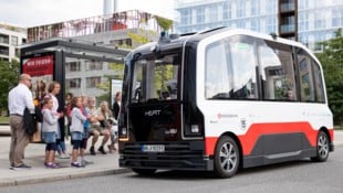 Bereits im Sommer 2019 testete die Stadt Hamburg autonom fahrende Kleinbusse.   (Bild: APA Pool/APA/dpa/Christian Charisius)