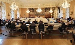 Bald nehmen 48 neue (und auch alte) Abgeordnete im Landtagssitzungssaal Platz.