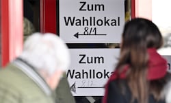 Die Wahlbeteiligung lag bei etwa 70 Prozent. 