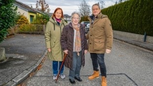 Sylvia Krögner, Ruth Krahmer und Gerald Jarosch (v.li.) wohnen schon seit Jahrzehnten in der Straße. (Bild: Markus Tschepp)