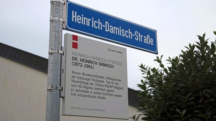 Die Stadt entschied sich 2021 gegen die Umbenennung von belasteten Straßen – und montierte ...