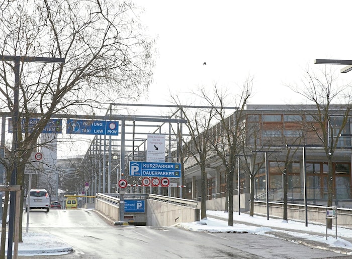 What really happened in or outside the Favoriten clinic?