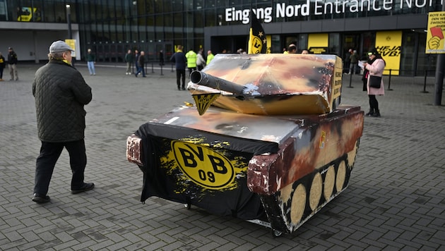 Bei den Fans kommt der Deal gar nicht gut an. (Bild: AFP/APA/Ina FASSBENDER)