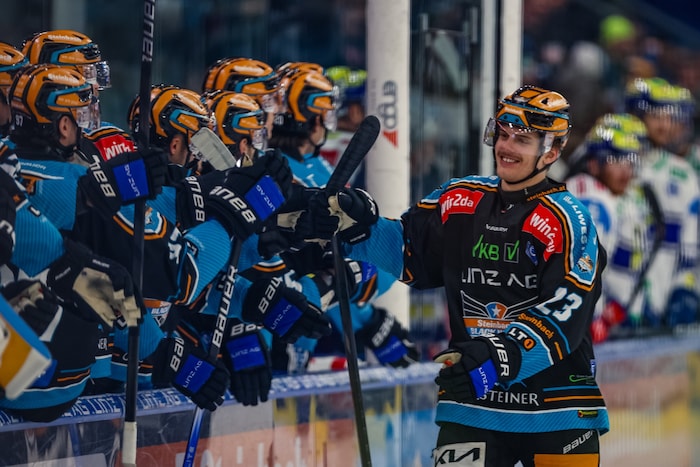 Die Black Wings sind gut drauf, bejubelten zuletzt zahlreiche Tore.