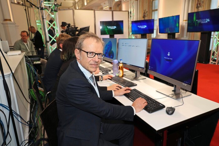 Christoph Hofinger, head of Foresight, surveyed 1246 Styrians by telephone and online about ...