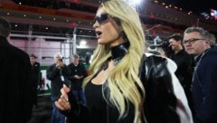 Paris Hilton hat sich für das Rennen ordentlich in Schale geworfen. (Bild: APA/Getty Images via AFP/GETTY IMAGES/Alex)