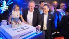 FPÖ-Chef Herbert Kickl reiste noch am Sonntag nach Graz, um mit Wahlsieger Mario Kunasek zu feiern. (Bild: Pail Sepp/Sepp Pail)