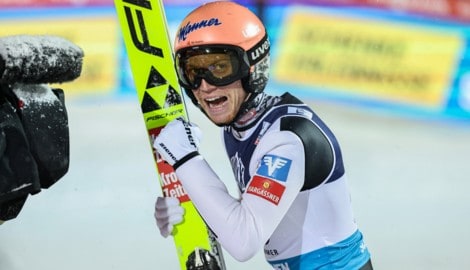 Jan Hörl zeigte groß auf. (Bild: AP ( via APA) Austria Presse Agentur/Geir Olsen)