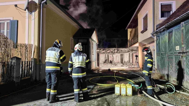 Die Feuerwehr musste unter schwerem Atmenschutz löschen. (Bild: FF Gleisdorf)