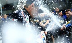 Party im Bullenstall: Max Verstappen ist vierfacher Weltmeister!