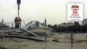 Das Jahrhundert-Hochwasser erfasst 2002 Salzburg. Hans Peter Hasenöhrl erinnert an diese und ...