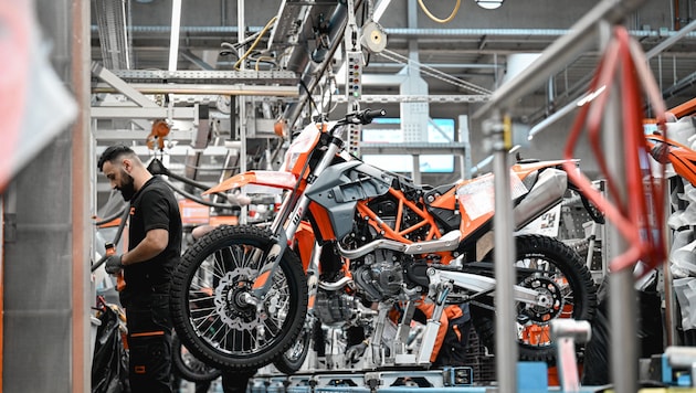 Motorcycle manufacturer KTM has been gradually reducing its workforce since December: now another 300 workers have to go. (Bild: Wenzel Markus)