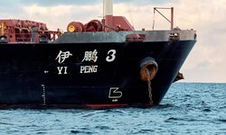 Der chinesische Frachter „Yi Peng 3“ wird verdächtigt, die Schäden an den Datenkabeln verursacht ...