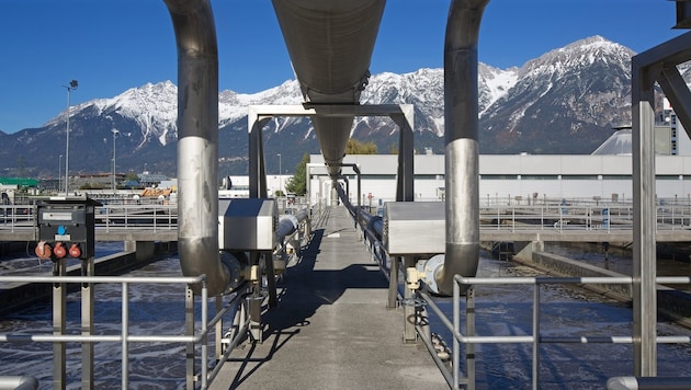 Die Kläranlage der Innsbrucker Kommunalbetriebe (IKB) im Gewerbegebiet Roßau. (Bild: Land Tirol/Wett)