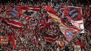 Die Fans des FC Bayern München tüfteln derzeit an einer eigenen Stadionhymne. 