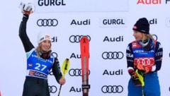 Lara Colturi (links) überraschte auch Dominatorin Mikaela Shiffrin.  (Bild: AP ( via APA) Austria Presse Agentur/ASSOCIATED PRESS)