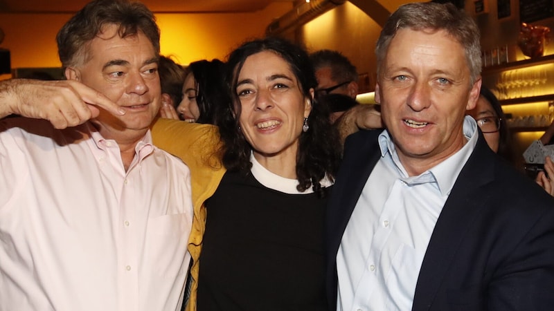 In 2019, Kogler (left) and Schönleitner were able to celebrate a brilliant election victory with top candidate Krautwaschl. (Bild: APA/ERWIN SCHERIAU)