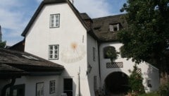 Dieses denkmalgeschützte, spätgotische Winzerhaus in Maria Enzersdorf steht in jener Straße, die demnächst in eine Begegnungszone umgestaltet werden soll.  (Bild: ZVG Privat)