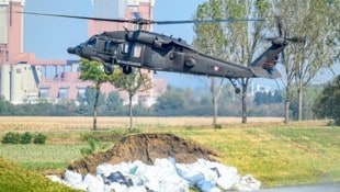 Beschädigte Dämme müssen jetzt rasch saniert werden (Bild: Werner Kerschbaummayr/WERNER KERSCHBAUMMAYR / FOTOKERSCHI)