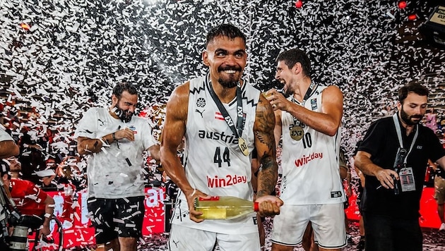 Fabio Söhnel ist optisch der auffälligste Spieler des Team Vienna und des Nationalteams, das im August im Wiener Prater den EM-Titel holte. Seine Tätowierungen hat er nur auf der linken Körperseite. Dass die rechte Körperseite frei bleibt, hat er seiner Oma versprochen. (Bild: 3x3 Basketball Austria)