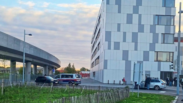 There would be no danger for the children directly in front of the school. Here, however, the police impose penalties. (Bild: Leserreporter)