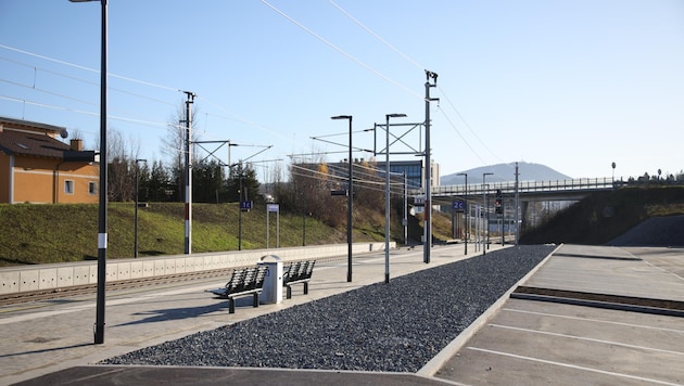 Already laid out: The gravel section at the station is already the prepared cycle lane. (Bild: Tröster Andreas)