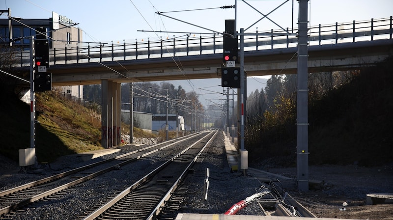 The cycle path is to be built to the right of the tracks. (Bild: Tröster Andreas)