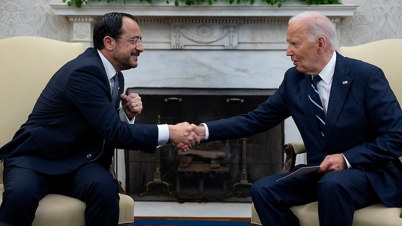 Zyperns Präsident Nikos Christodoulides beim Treffen mit seinem US-Amtskollegen Joe Biden im Oktober 2024 (Bild: APA/AP)