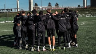 Die Austria-Spieler schworen sich auf das letzte Heimspiel im Herbst ein. (Bild: Austria Lustenau)