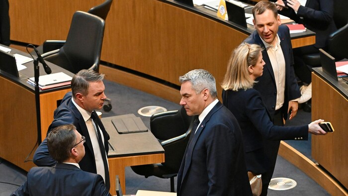 Täglich wird zwischen den Parteien von Andreas Babler, Karl Nehammer und Beate Meinl-Reisinger verhandelt.