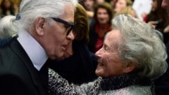 Eliane Heilbronn mit Designer Karl Lagerfeld (Bild: APA/AFP/Eric Feferberg)