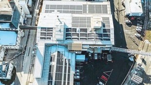 Von den Dächern der Tribotecc kommt Sonnenstrom.  (Bild: zvg)
