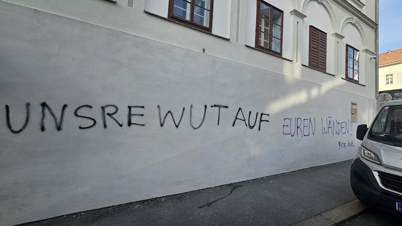 Die ÖVP-Zentrale in Graz wurde besprüht. (Bild: zVg)