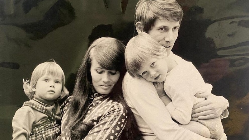 Udo Jürgens with his first wife Panja and their children John and Jenny (Bild: Manfred Bockelmann)