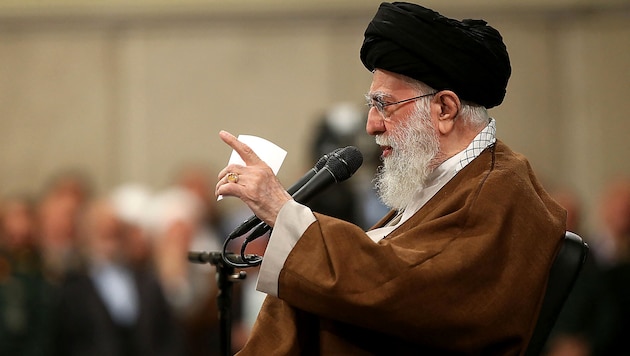 Führer Ayatollah Ali Khamenei bastelt offenbar an einer Atombombe. (Bild: AFP)