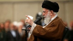 Irans geistliches Oberhaupt Ajatollah Ali Khamenei (Bild: APA/AFP/KHAMENEI.IR)