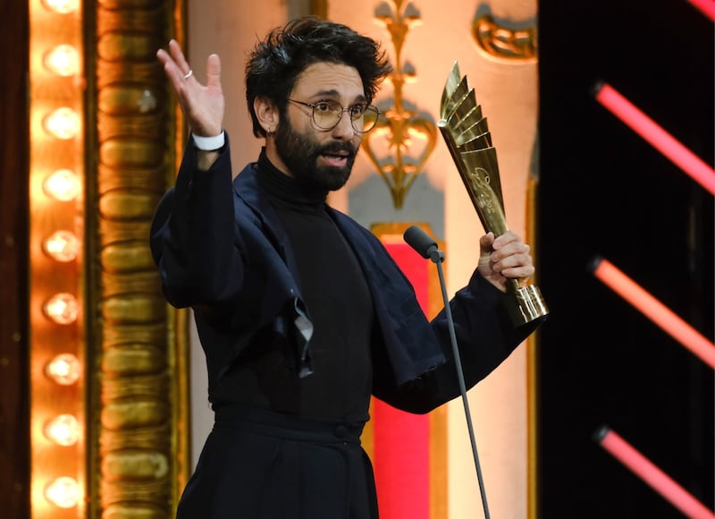 Surprise: Tom Neuwirth won the ORF III Audience Award for his first acting role as "Luziwuzi" at the Rabenhof Theater in Vienna (Bild: ORF/Günther Pichlkostner)