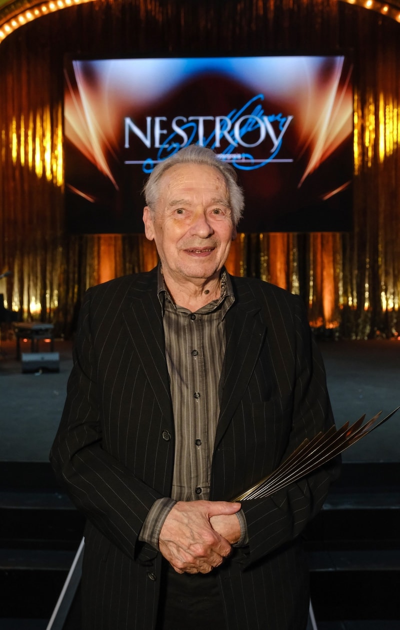 Felix Mitterer received the Nestroy for his life's work (Bild: ORF/Günther Pichlkostner)