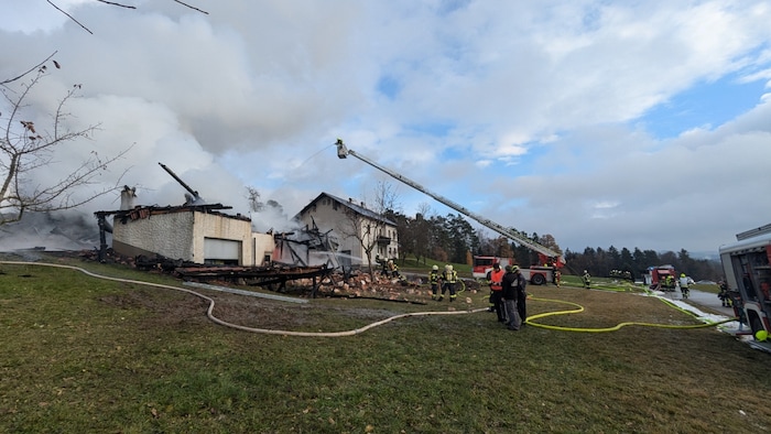 A total of 13 fire departments were deployed.