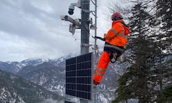 Montage am Berg, rund 300 Meter oberhalb des Tals