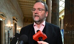 NEOS-Abgeordneter Josef „Sepp“ Schellhorn fordert ein „klärendes Gespräch“ mit ÖVP und SPÖ.