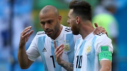 Javier Mascherano (l.) wird fortan Lionel Messi coachen. (Bild: AFP/APA/Roman Kruchinin)