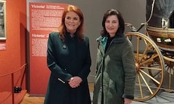 Sarah Ferguson, die Herzogin von York, ließ sich von Direktorin Monica Kurzel-Runtscheiner durch ...