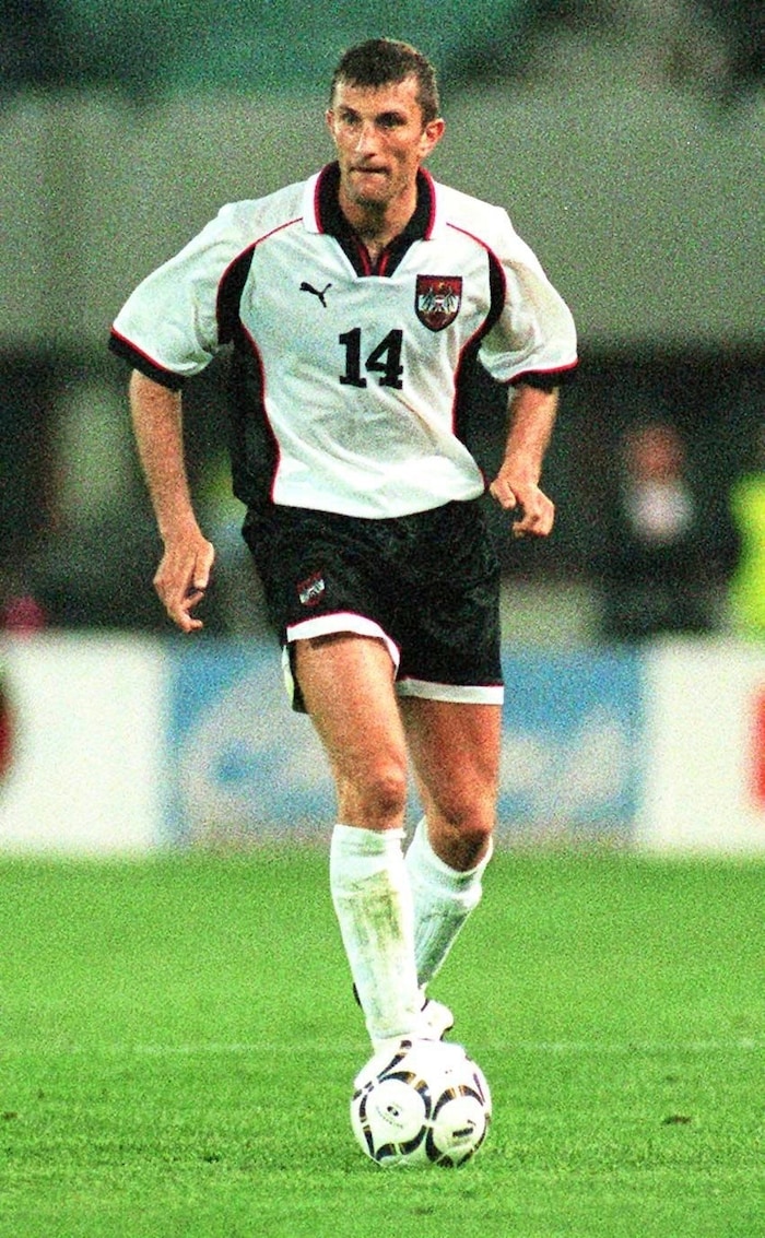 Walter Kogler signed his first professional contract with Sturm.